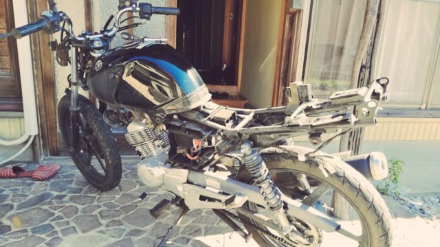YBR125スクランブラー計画① ～外装取り外し編～｜無念無想