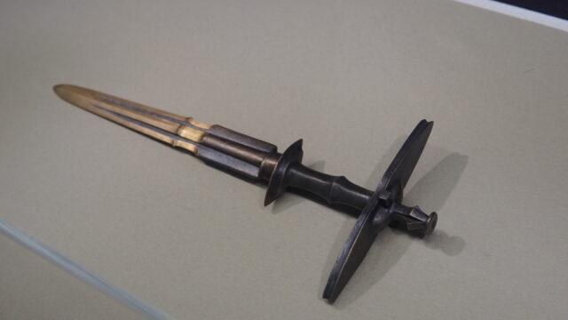 吉野ケ里遺跡の銅剣