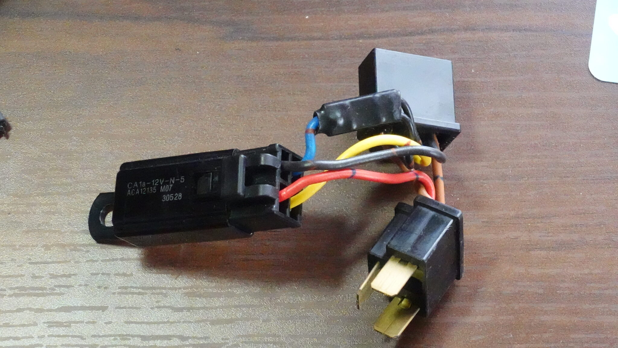 中古バイクのヘッドライト点灯不良の原因はヘッドライトに噛まされたリレーが原因かも｜無念無想