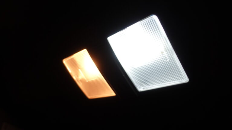 マークXのマップランプとバニティランプを白色LEDに交換してみた